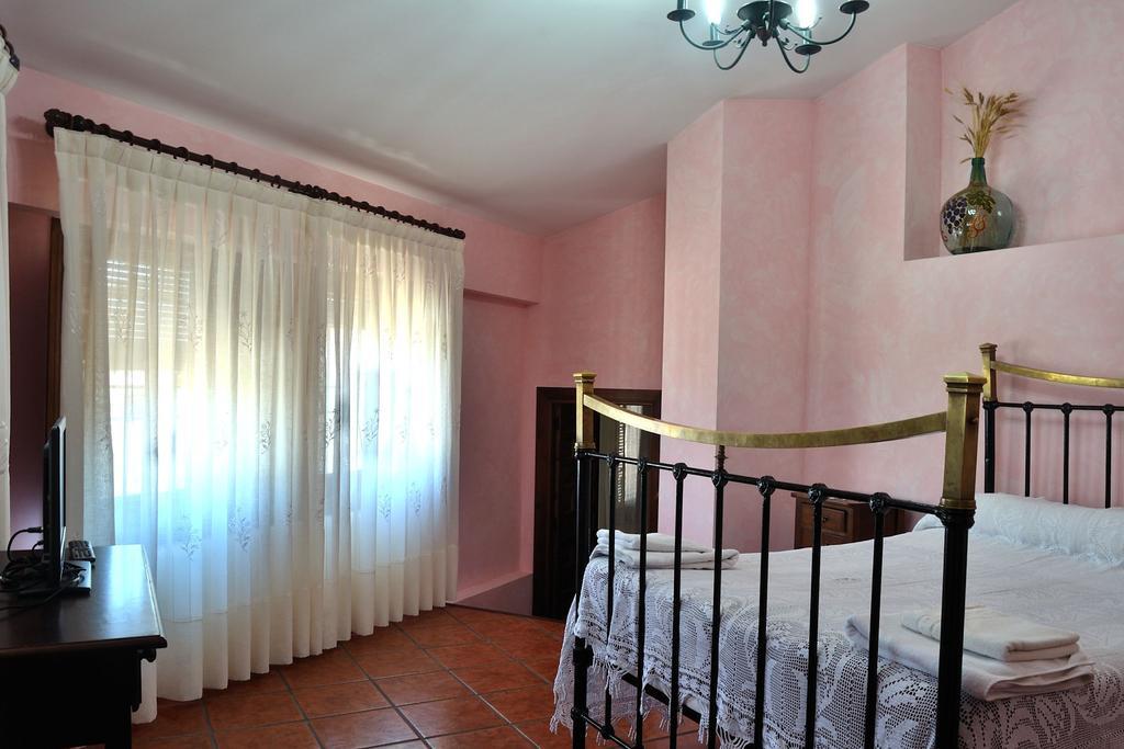 La Casa De Las Parrillas Guest House Canamares Room photo
